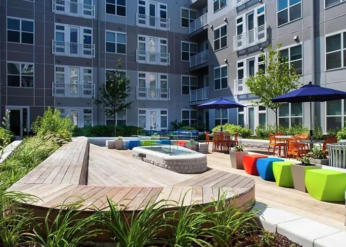 2B W Wd Gym Rooftop Steps From T Stop Bos-533