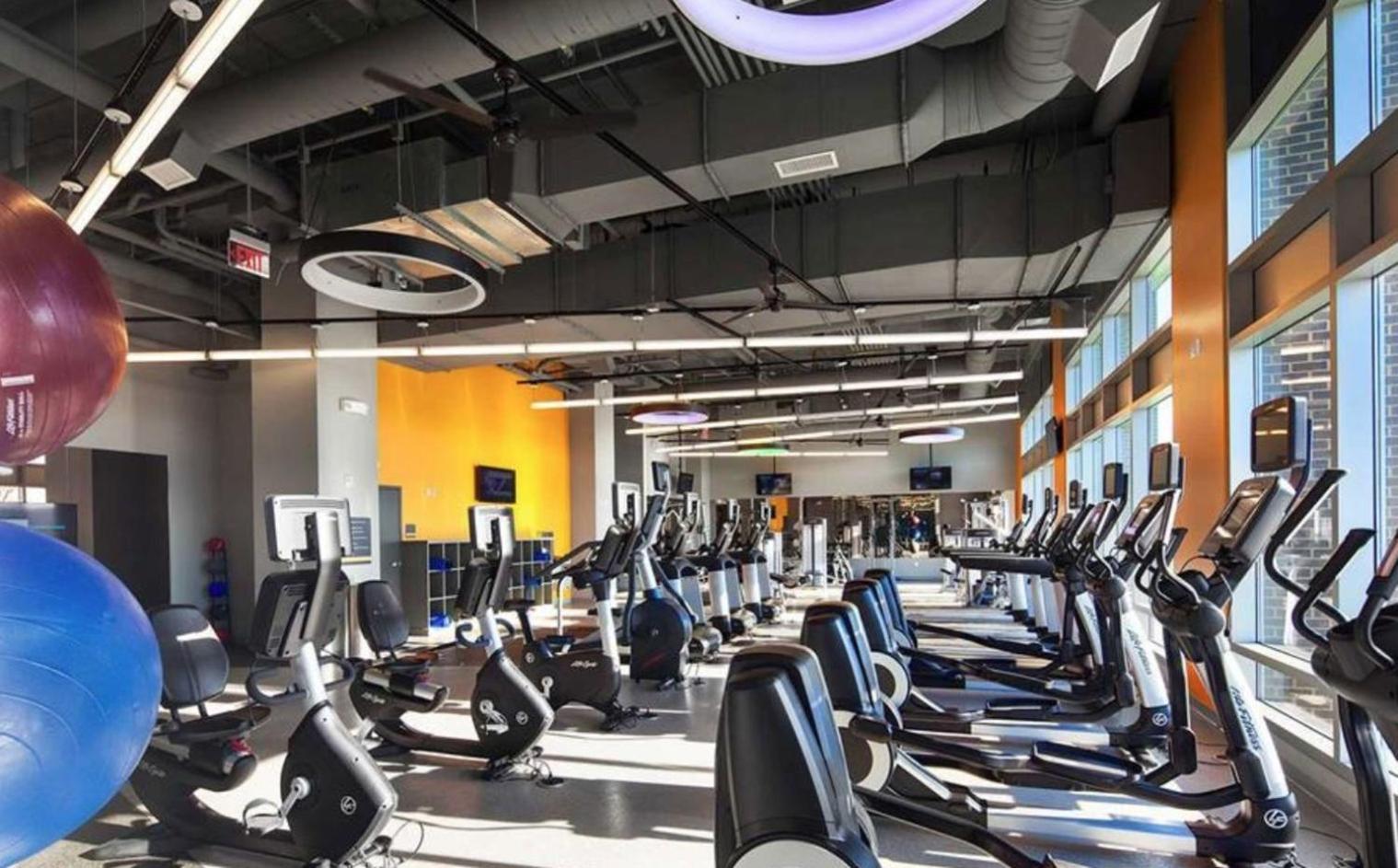 2b W Wd Gym Rooftop Steps From T Stop Bos-533 * Somerville